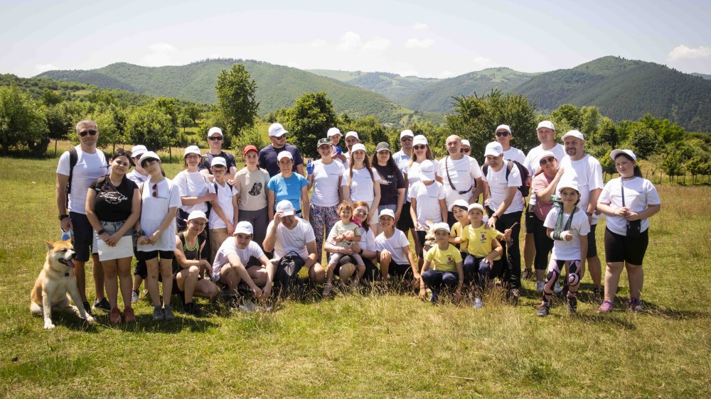 O parte din echipa Adoptă un traseul montan, ce s-a ocupat de ecologizarea traseului Rășinari – Dealul Cisnădiorii