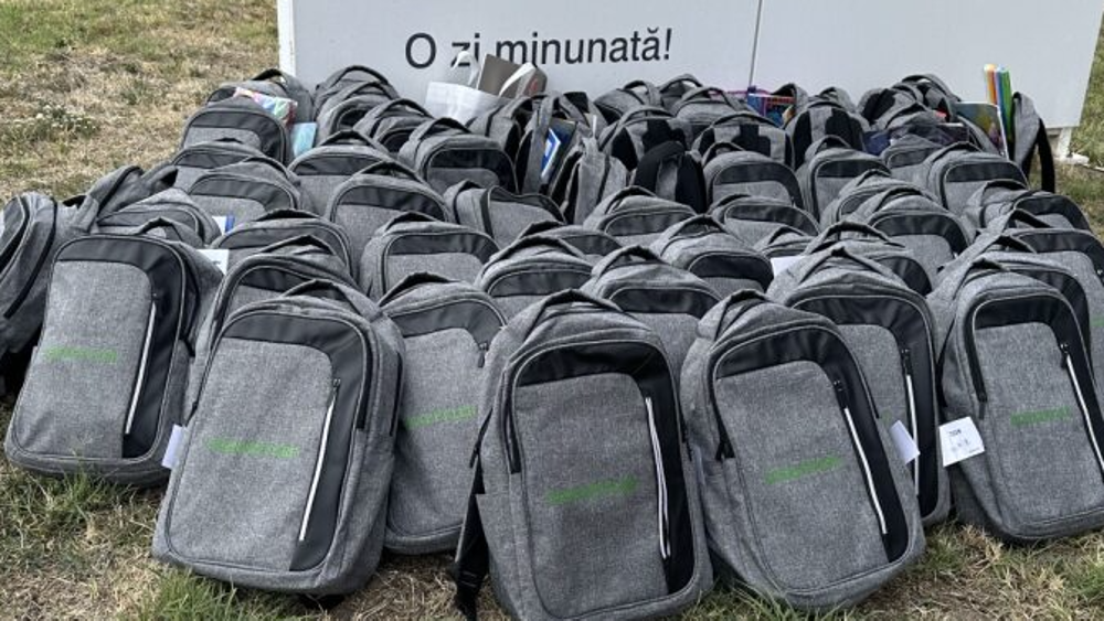Aproape 200 de ghiozdane echipate cu rechizite, donate copiilor din medii defavorizate