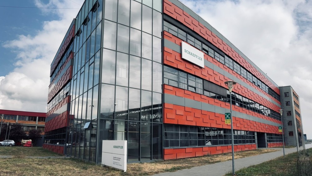 Proiectul de rebranding continuă cu Schaeffler Timișoara: fosta locație Vitesco Technologies, acum în alb și verde